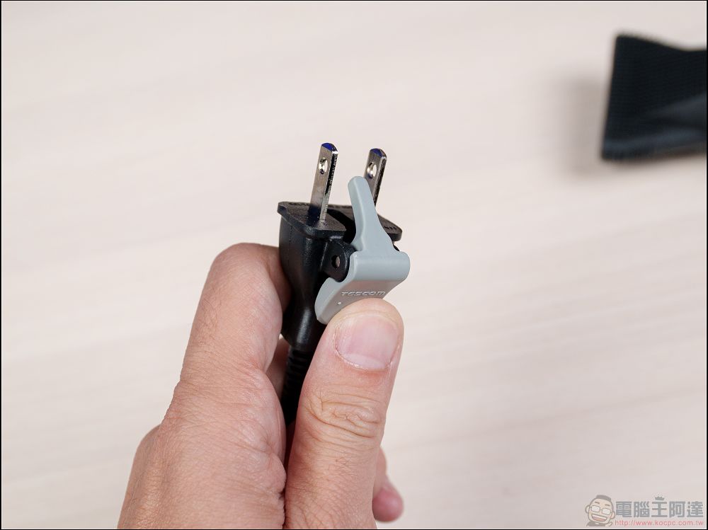 出國旅遊必備！小巧可折疊、全球可用、免切電壓：TESCOM TD860 miniGO國際自動變壓摺疊吹風機動手玩 - 電腦王阿達