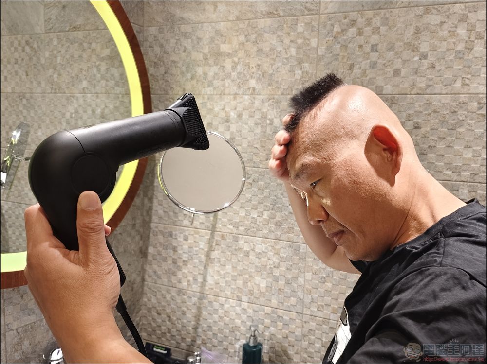 出國旅遊必備！小巧可折疊、全球可用、免切電壓：TESCOM TD860 miniGO國際自動變壓摺疊吹風機動手玩 - 電腦王阿達