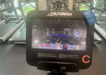 國外玩家將《Doom》裝上健身車，想玩就要動起來