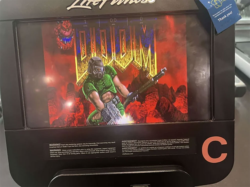 國外玩家將《Doom》裝上健身車，想玩就要動起來 - 電腦王阿達