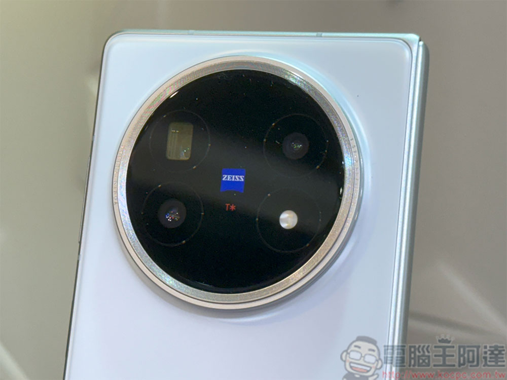 vivo X Fold5 更輕、更強、更持久，徹底顛覆摺疊印象 - 電腦王阿達
