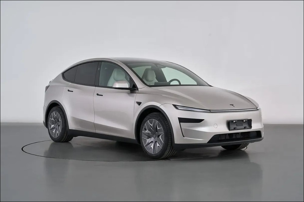 中國特斯拉無預警官宣加長版 Model Y L 車款，新款 Model 3+ 同時意外現身 - 電腦王阿達