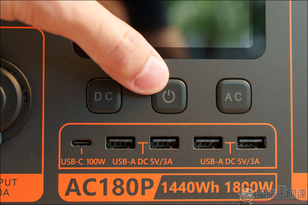 BLUETTI 1800W 電吉拉行動電站實測：1800W最強輸出、近1.5度電超大容量，行動電站天花板！ - 電腦王阿達