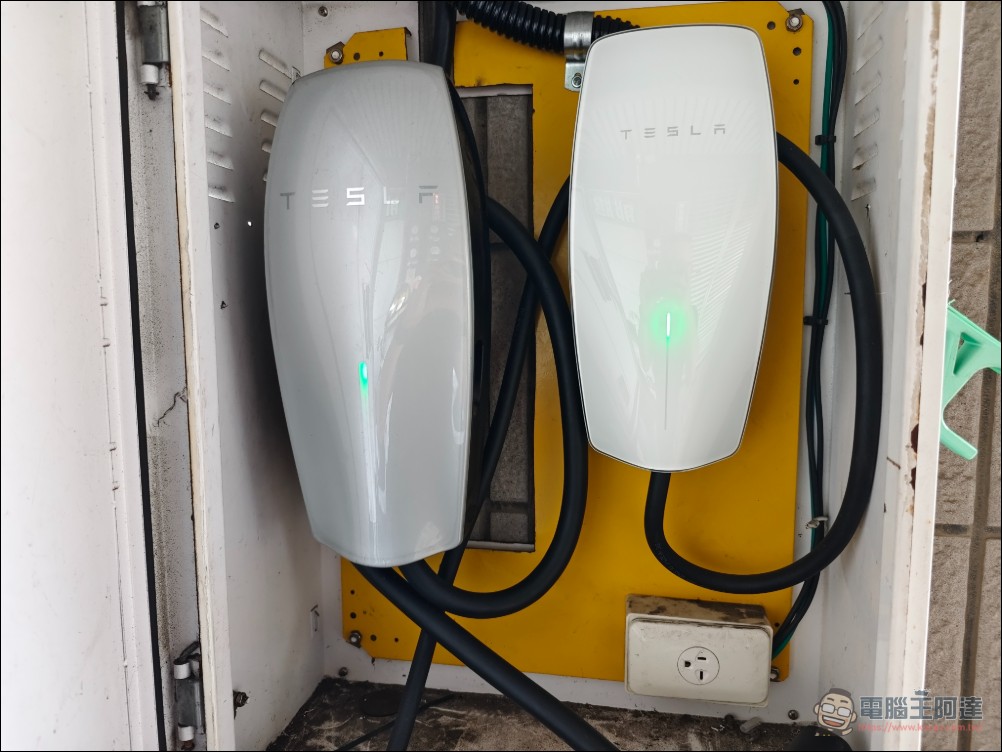 電動車車主都該準備一組：MSI EZgo 電動車便攜式充電樁開箱實測 - 電腦王阿達