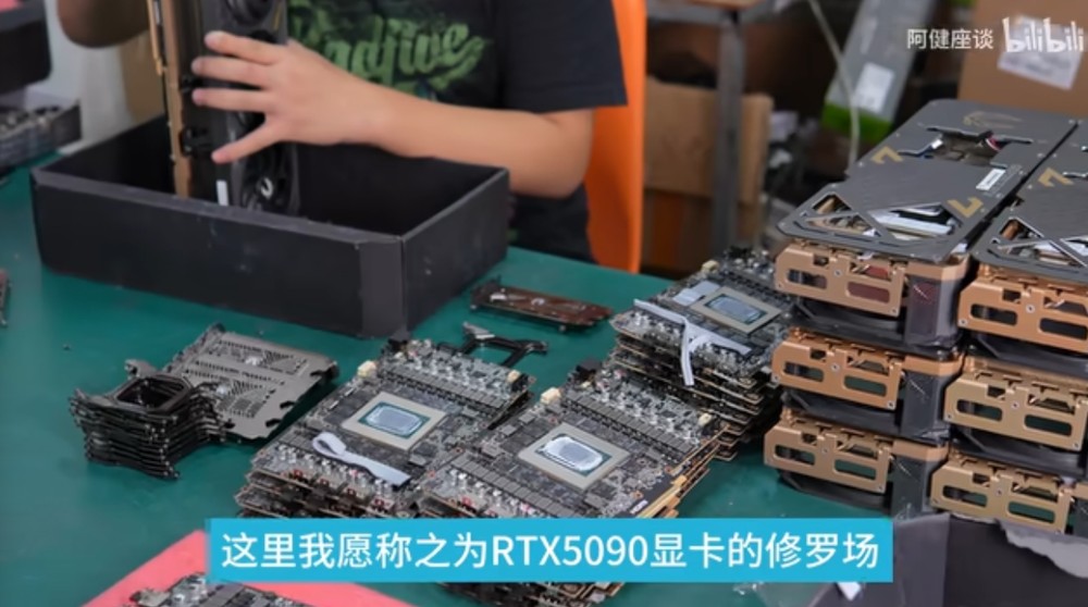這就是中國工廠大規模將 RTX 5090 變成 AI 專用顯卡的改裝過程，許多步驟都自動化 - 電腦王阿達