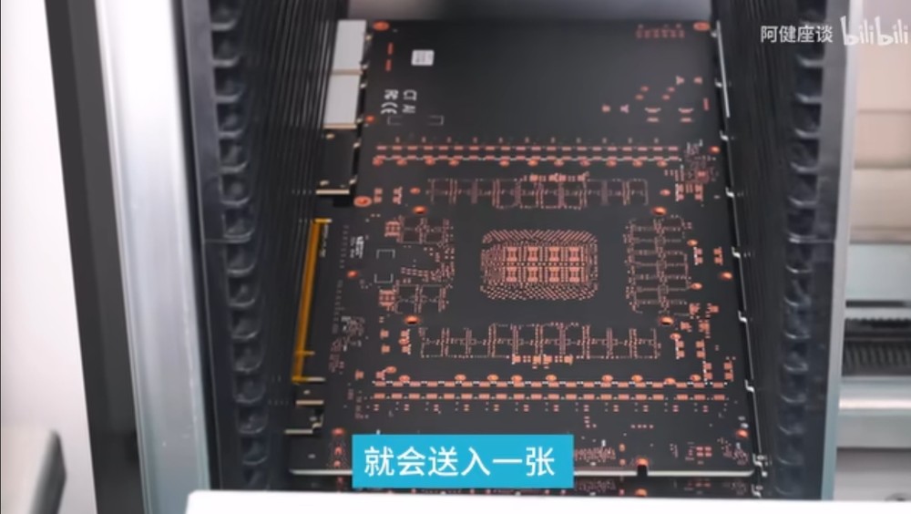這就是中國工廠大規模將 RTX 5090 變成 AI 專用顯卡的改裝過程，許多步驟都自動化 - 電腦王阿達