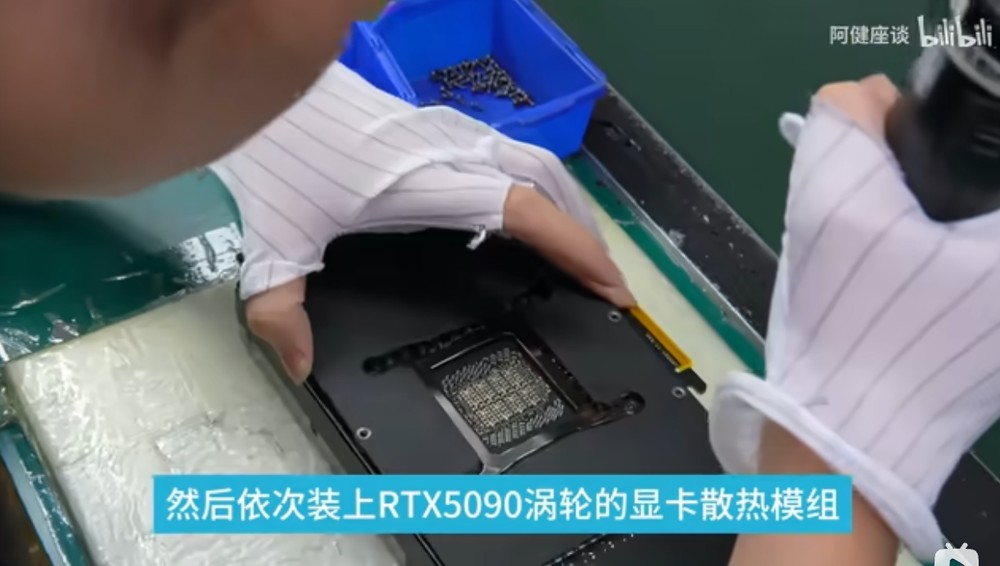 這就是中國工廠大規模將 RTX 5090 變成 AI 專用顯卡的改裝過程，許多步驟都自動化 - 電腦王阿達