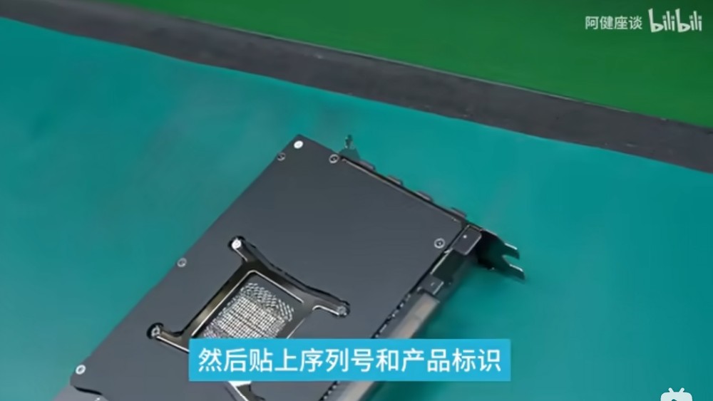 這就是中國工廠大規模將 RTX 5090 變成 AI 專用顯卡的改裝過程，許多步驟都自動化 - 電腦王阿達
