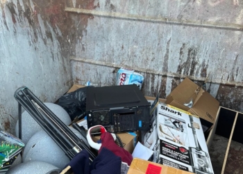 有這麼好撿？國外網友在垃圾桶撿到可正常運行的 PC 遊戲主機