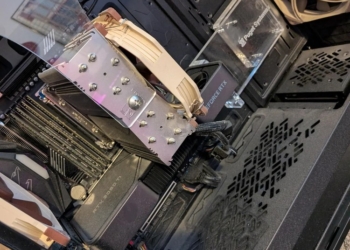 國外網友在拍賣會上用 32 美元標到原價 8,000 美元 PC 電腦，記憶體容量高達 256GB