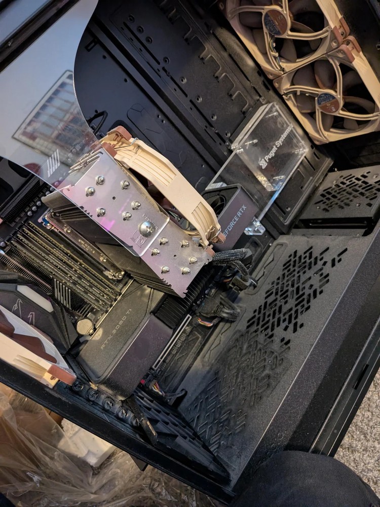 國外網友在拍賣會上用 32 美元標到原價 8,000 美元 PC 電腦，記憶體容量高達 256GB - 電腦王阿達