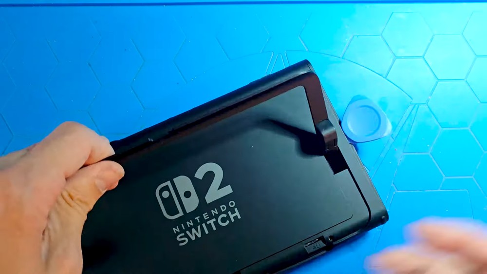只花 40 美元續航力多一小時！國外用戶將 Nintendo Switch 2 電池改裝到 8,000mAh - 電腦王阿達