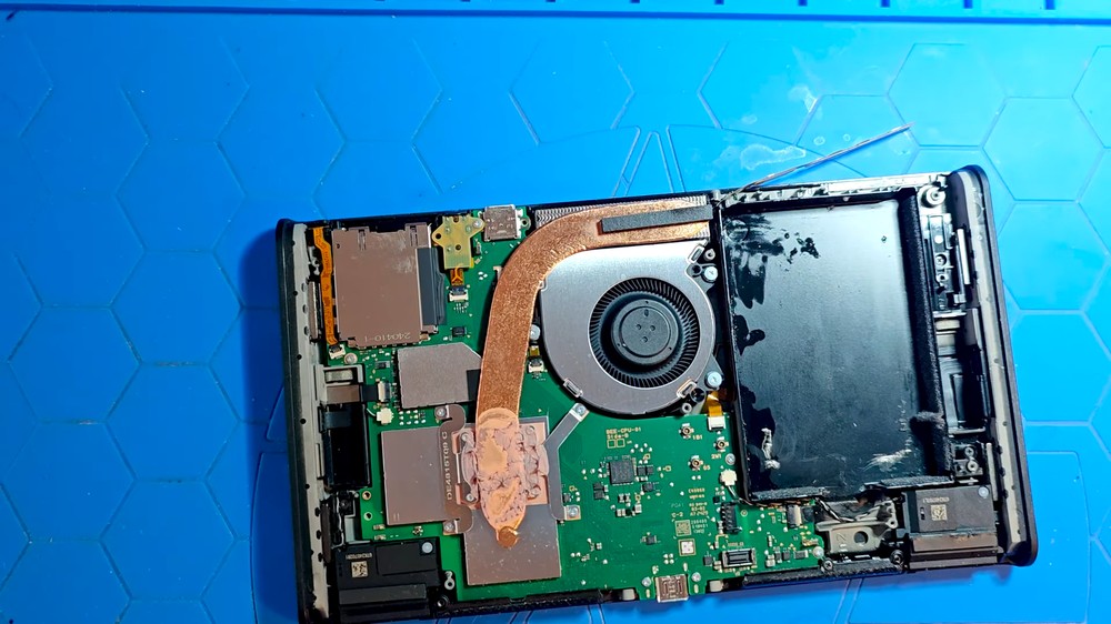 只花 40 美元續航力多一小時！國外用戶將 Nintendo Switch 2 電池改裝到 8,000mAh - 電腦王阿達