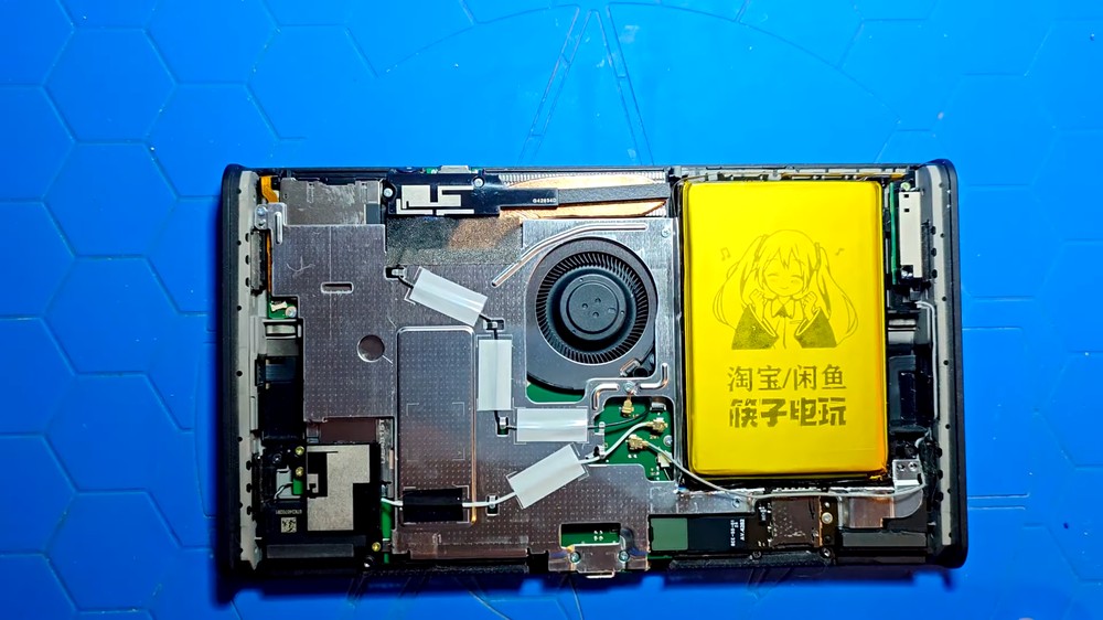 只花 40 美元續航力多一小時！國外用戶將 Nintendo Switch 2 電池改裝到 8,000mAh - 電腦王阿達