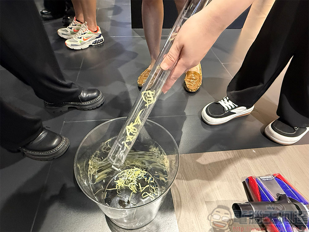 鉛筆吸塵器 Dyson PencilVac Fluffycones 在台推出，不到 1 公斤極輕盈、超靈巧 - 電腦王阿達