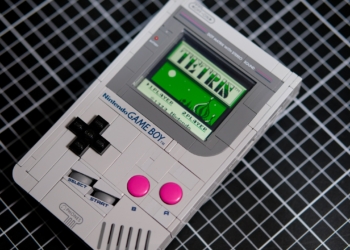 模改玩家再次出手！將「樂高 Game Boy」改造成實際可玩的版本