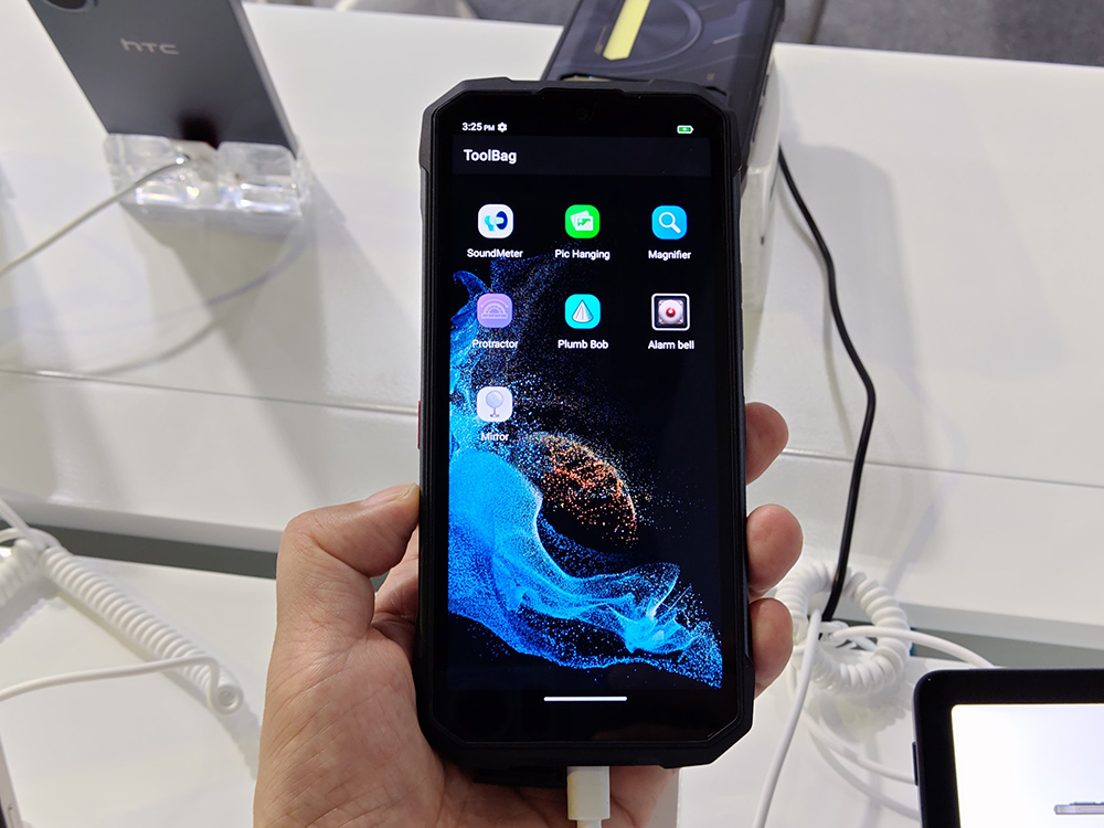 HTC 手機回歸？ Wildfire 系列與電競款新機杜拜登場 - 電腦王阿達