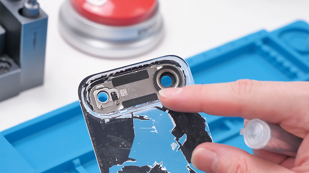 太狂了！網友親手打造透明版 iPhone Air　完整曝光蘋果精密結構 - 電腦王阿達