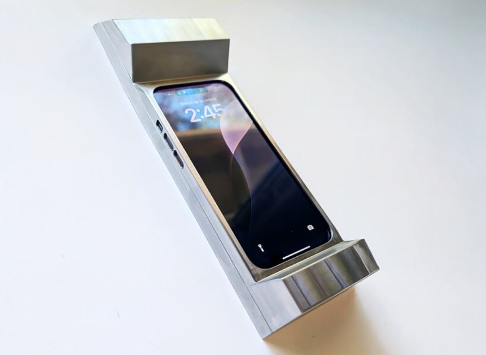 全球最重 iPhone 手機殼開放募資，重量 2.7 公斤不銹鋼打造 - 電腦王阿達