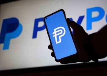 胖手指發威？PayPal 合作夥伴 Paxos 意外造出一枚價值 300 兆美元的穩定幣