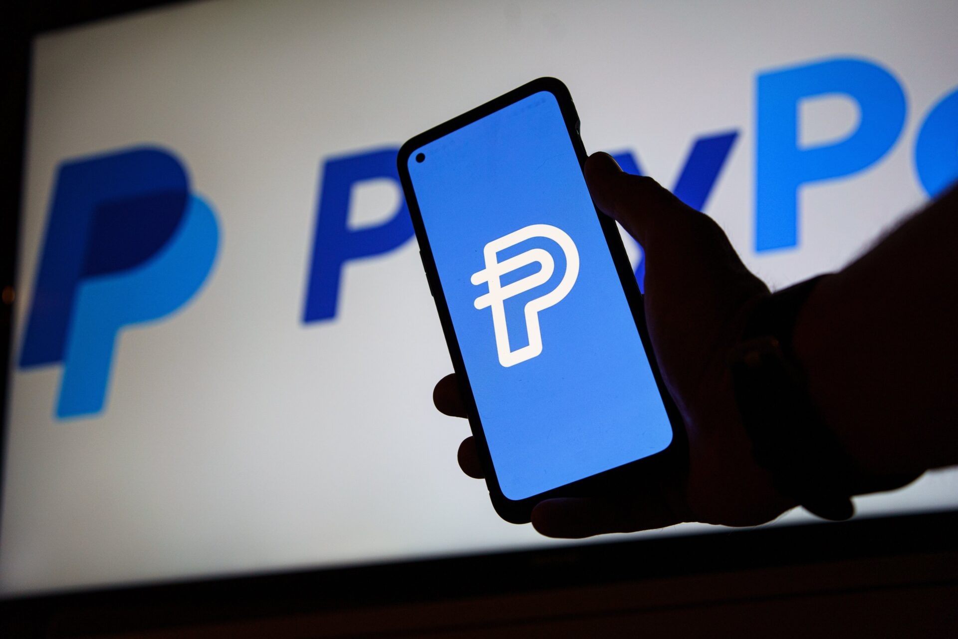 胖手指發威？PayPal 合作夥伴 Paxos 意外造出一枚價值 300 兆美元的穩定幣 - 電腦王阿達