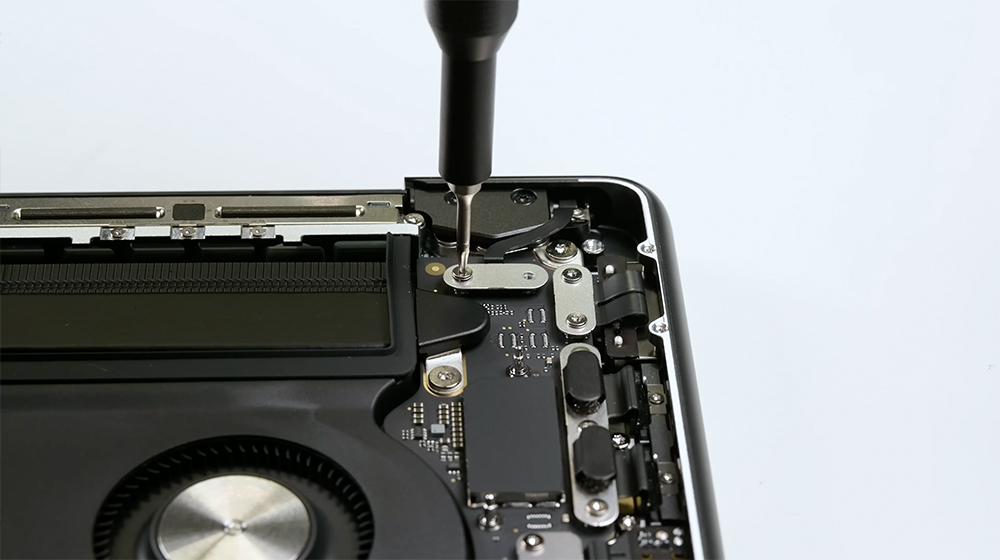 M5 MacBook Pro 拆解報告出爐！iFixit：內部設計更精細，但維修仍不容易 - 電腦王阿達