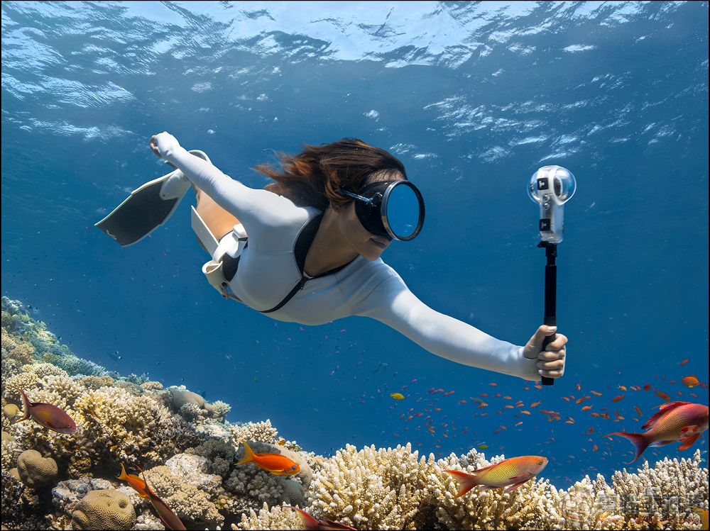 Insta360 推出史上最輕 8K 全景相機 Insta360 X4 Air，重量僅165公克 - 電腦王阿達