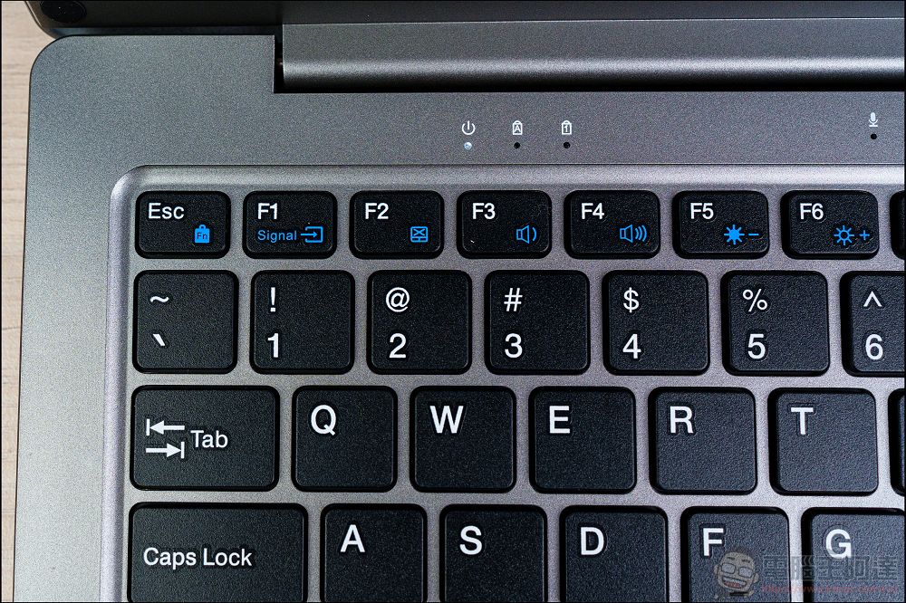 CrowView Note 開箱動手玩：一秒讓你的手機、掌機變成筆電！還可以接 Mac、SWITCH - 電腦王阿達