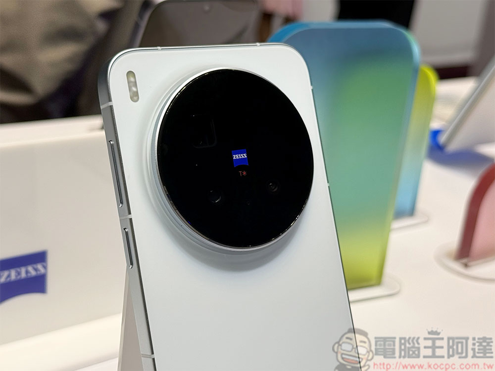 極致遠攝、雙晶片加持 vivo X300 系列影像王者登台，引領影新像世代 - 電腦王阿達