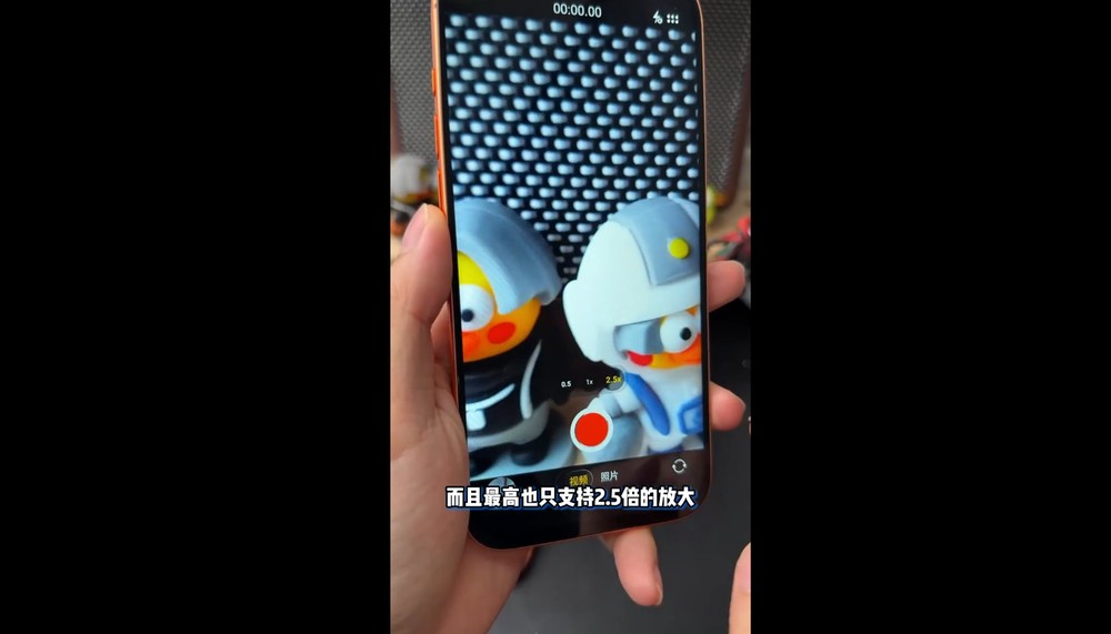 不用 2,600 台幣的華強北 iPhone 17 Pro Max 山寨機！外觀達 90% 相似，連液態玻璃效果都有 - 電腦王阿達