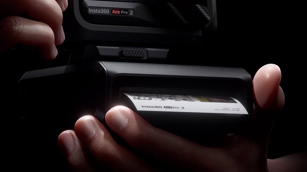 Insta360 Ace Pro 2 套裝預告曝光:不只是街拍神器,這次還能「印照片」成為口袋拍立得相機! - 電腦王阿達 Insta360 Ace Pro 2 套裝預告曝光:不只是街拍神器,這次還能「印照片」成為口袋拍立得相機! - 電腦王阿達