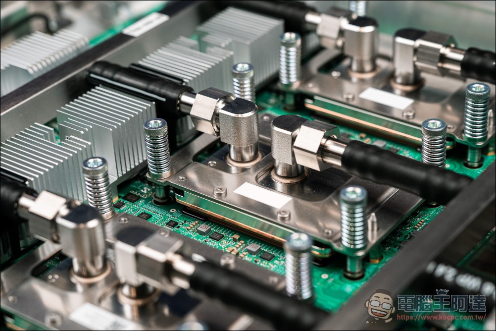 Google 正式發表第七代 TPU「Ironwood」:開啟 AI 推論時代的效能革命 - 電腦王阿達 Google 正式發表第七代 TPU「Ironwood」:開啟 AI 推論時代的效能革命 - 電腦王阿達