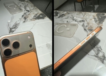 國外有人用濕紙巾清潔 iPhone 17 Pro Max 後，宇宙橙的塗層整個被擦掉