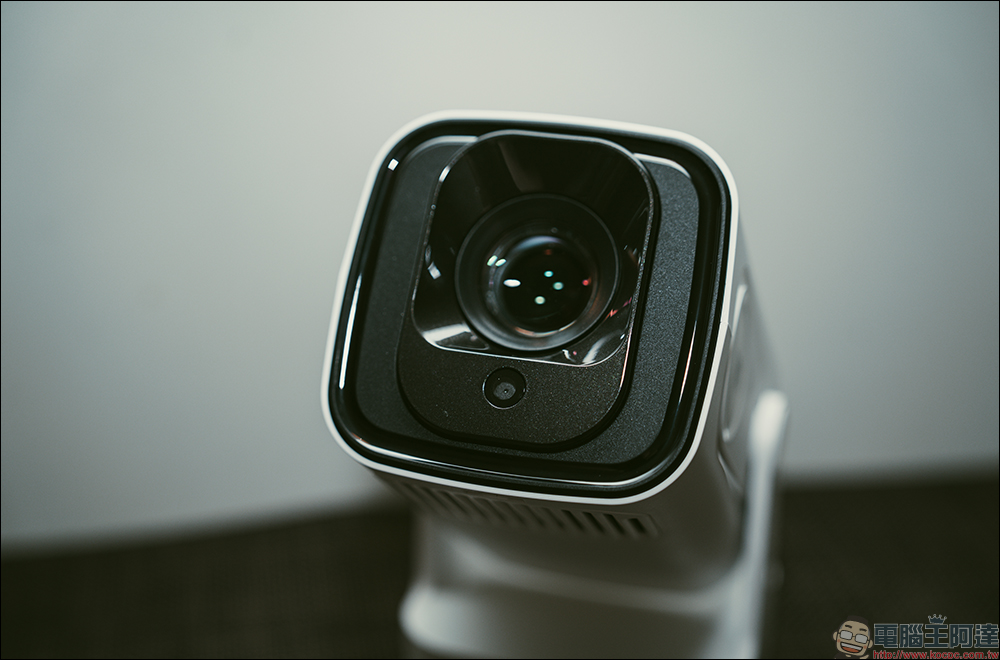 Warpple LA5 開箱評測：真 1080P 短焦雲台，掌上級智慧劇院的新體驗！ - 電腦王阿達