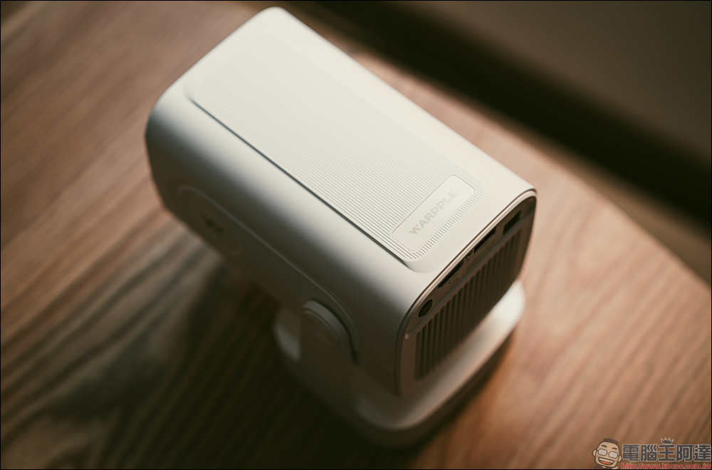 Warpple LA5 開箱評測：真 1080P 短焦雲台，掌上級智慧劇院的新體驗！ - 電腦王阿達