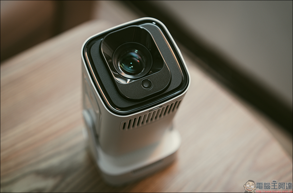 Warpple LA5 開箱評測：真 1080P 短焦雲台，掌上級智慧劇院的新體驗！ - 電腦王阿達