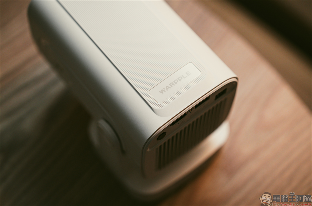 Warpple LA5 開箱評測：真 1080P 短焦雲台，掌上級智慧劇院的新體驗！ - 電腦王阿達