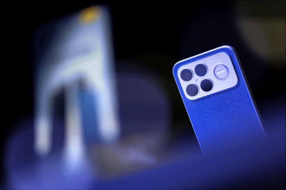 不只是效能怪獸!POCO F8 Series 重磅發表:聯手 Bose、潛望長焦入列,全能旗艦的破局之作 - 電腦王阿達 不只是效能怪獸!POCO F8 Series 重磅發表:聯手 Bose、潛望長焦入列,全能旗艦的破局之作 - 電腦王阿達