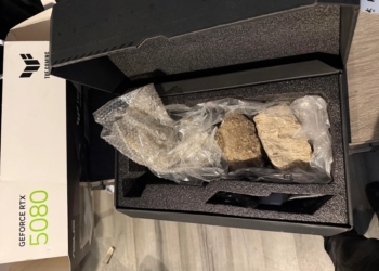 用戶在 BestBuy 購買 RTX 5080 顯卡卻收到 4 個石頭，官方調查過程沒有任何問題不給予換貨或退款