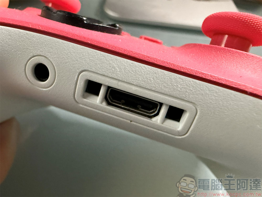 Xbox 控制器底部的連接埠是做什麼用的? - 電腦王阿達 Xbox 控制器底部的連接埠是做什麼用的? - 電腦王阿達