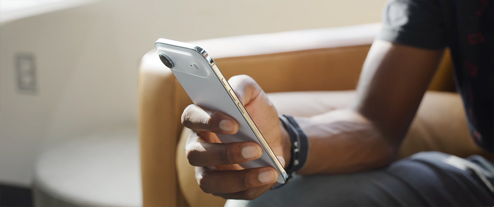 MKBHD 2025 智慧手機大賞：為何這款「基本款」手機竟能擊敗旗艦奪下年度 MVP？ - 電腦王阿達