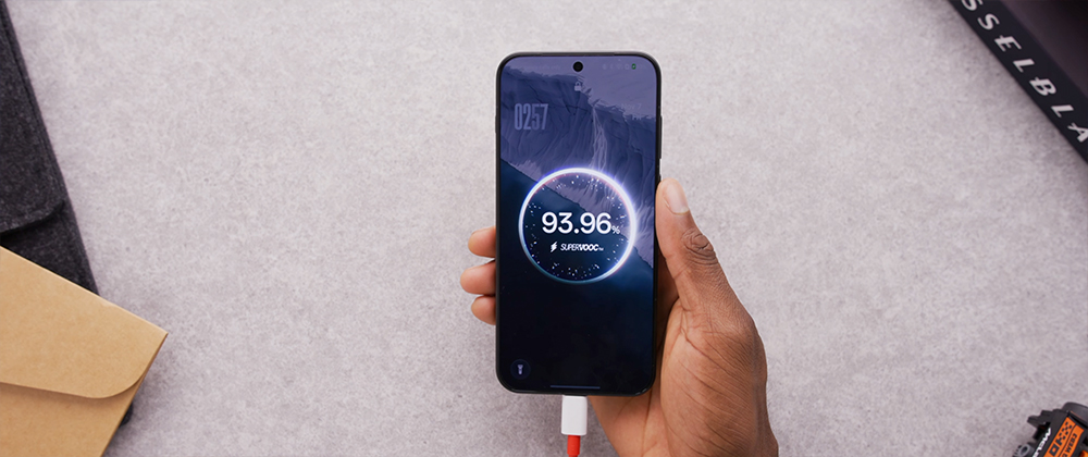 MKBHD 2025 智慧手機大賞：為何這款「基本款」手機竟能擊敗旗艦奪下年度 MVP？ - 電腦王阿達