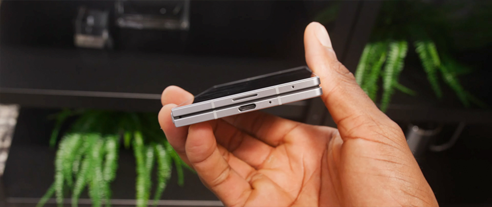 MKBHD 2025 智慧手機大賞：為何這款「基本款」手機竟能擊敗旗艦奪下年度 MVP？ - 電腦王阿達