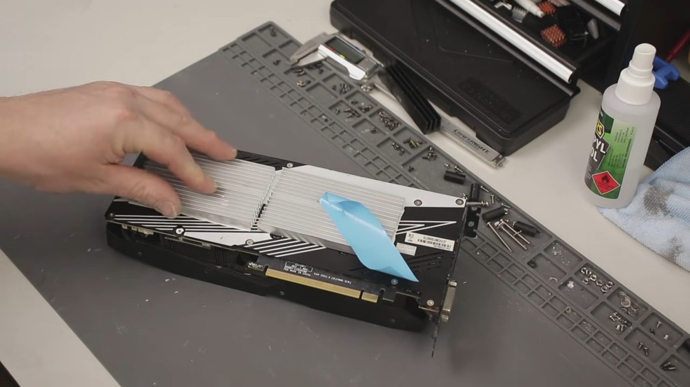 國外改裝者將 CPU 塔扇裝在 RTX 2060 顯卡上,熱點溫度大降 35 度 - 電腦王阿達 國外改裝者將 CPU 塔扇裝在 RTX 2060 顯卡上,熱點溫度大降 35 度 - 電腦王阿達