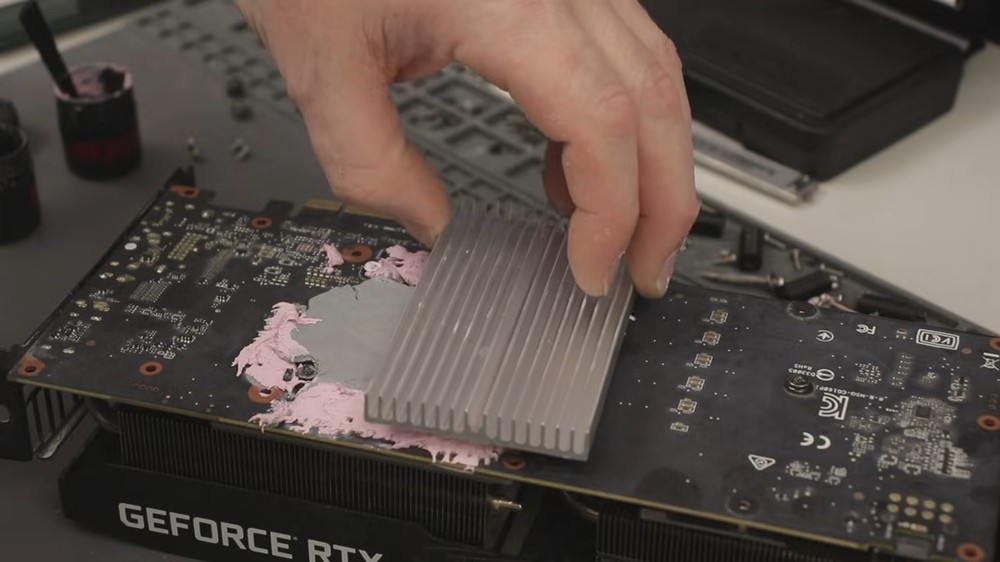 國外改裝者將 CPU 塔扇裝在 RTX 2060 顯卡上,熱點溫度大降 35 度 - 電腦王阿達 國外改裝者將 CPU 塔扇裝在 RTX 2060 顯卡上,熱點溫度大降 35 度 - 電腦王阿達