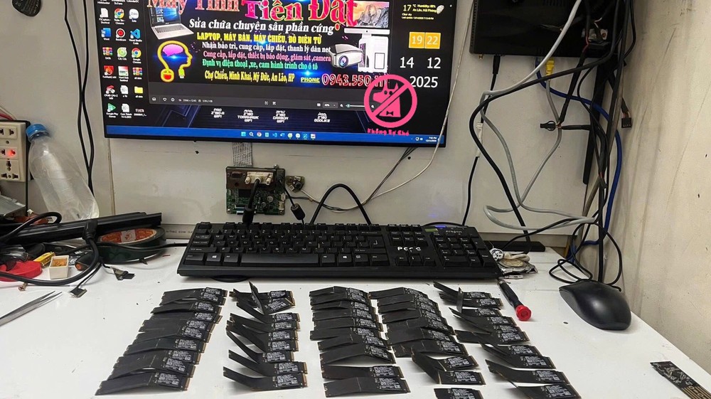 虧慘!國外小孩搗蛋將爸爸的 50 個 512GB NVMe SSD 全部折彎,損失近 12 萬台幣 - 電腦王阿達 虧慘!國外小孩搗蛋將爸爸的 50 個 512GB NVMe SSD 全部折彎,損失近 12 萬台幣 - 電腦王阿達