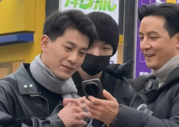 吳彥祖手上的神秘新機，意外揭露小米 Xiaomi 17 Ultra 新機外觀！專業影像套裝同步網路流出