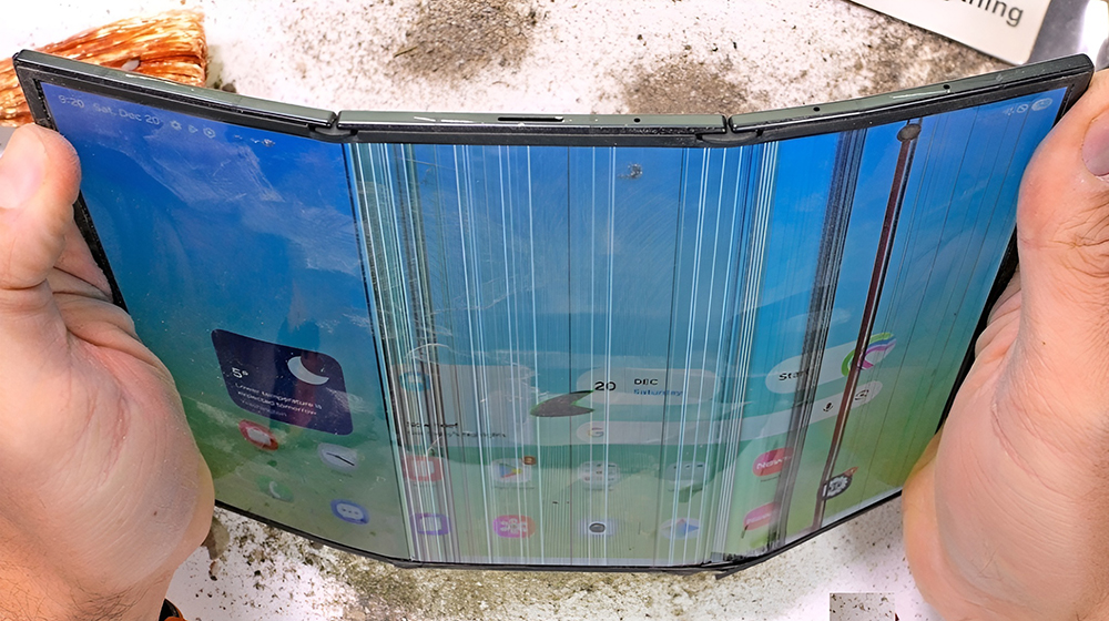 89,900 元的三星 Galaxy Z TriFold 三摺手機摺到 14.4 萬次就軟了,極限測試一次看 - 電腦王阿達 89,900 元的三星 Galaxy Z TriFold 三摺手機摺到 14.4 萬次就軟了,極限測試一次看 - 電腦王阿達