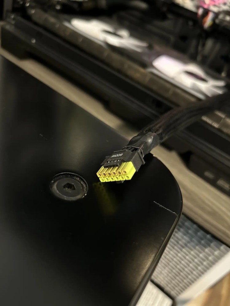 國外瘋狂玩家將 RTX 5090 改裝到 1350W 差點燒毀,還好華擎電源保住了他的顯示卡 - 電腦王阿達 國外瘋狂玩家將 RTX 5090 改裝到 1350W 差點燒毀,還好華擎電源保住了他的顯示卡 - 電腦王阿達