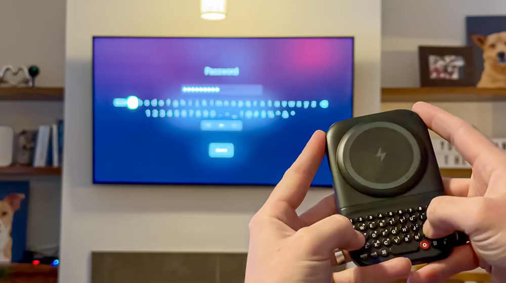 實體鍵盤控有福了!Clicks 推出 iPhone MagSafe 鍵盤電池,還做了一部運行 Android 16 的「反滑手機」 - 電腦王阿達 實體鍵盤控有福了!Clicks 推出 iPhone MagSafe 鍵盤電池,還做了一部運行 Android 16 的「反滑手機」 - 電腦王阿達